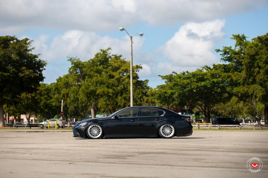  Lexus GS on Vossen Wheels (LC-106) 2016 года  (фото 12 из 61)
